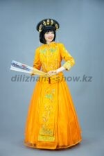 03975 Китайский женский костюм (18000 тг), головной убор с заколками (10000 тг), украшения для рук (пара 4000 тг), веер (4000 тг)