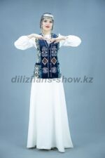 03929 Казахский национальный костюм. Платье (8000 тг), камзол (4000 тг), головной убор (4000 тг), колье (2000 тг)