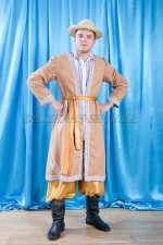 02315 Белорусский национальный костюм мужской. Халат с поясом (4000 тг), рубашка (2000 тг), шаровары (2000 тг), шляпа (2000 тг), сапоги (2000 тг)