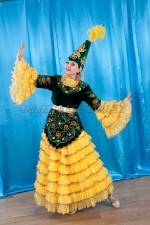 02107 Женский Казахский национальный костюм. Платье (4000 тг), камзол (4000 тг), саукеле (2000 тг)