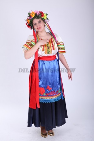 02310 Украинский народный женский костюм. Юбка (4000 тг), панёва (4000 тг), рубаха (6000 тг), кушак (2000 тг), венок (2000 тг)