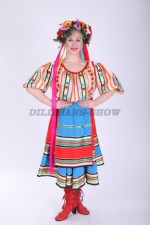 02309 Украинский народный женский костюм. Юбка + блузка (6000 тг), венок (2000 тг), сапоги (2000 тг)