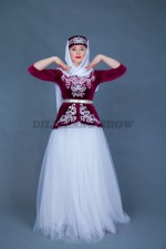 02304 Армянская девушка. Камзол + юбка + пояс (8000 тг), головной убор (2000 тг), платок (1000 тг)