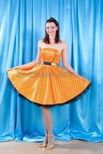 02781 Стиляга в оранжевом платье