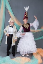 00563 Казахские национальные костюмы "Амир" и "Ракима" 01