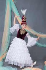 00489 Казахский национальный костюм "Ракима". Платье (6000 тг), головной убор (2000 тг)