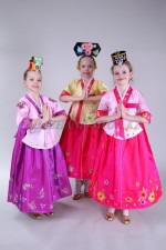 00765 Корейские костюмы для девочек. Платье + жакет (6000/8000 тг, стоимость зависит от размера), головной убор (2000 тг)